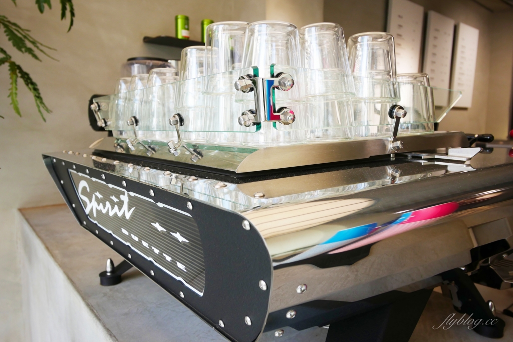 木更咖啡 Mugeneration｜老宅改建「木更咖啡」，漂亮的清水模建築 @飛天璇的口袋