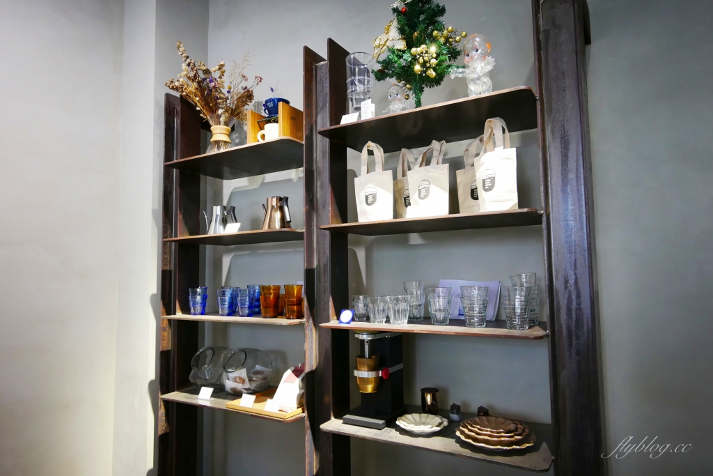 木更咖啡 Mugeneration｜老宅改建「木更咖啡」，漂亮的清水模建築 @飛天璇的口袋