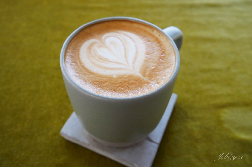 木更咖啡 Mugeneration｜老宅改建「木更咖啡」，漂亮的清水模建築 @飛天璇的口袋