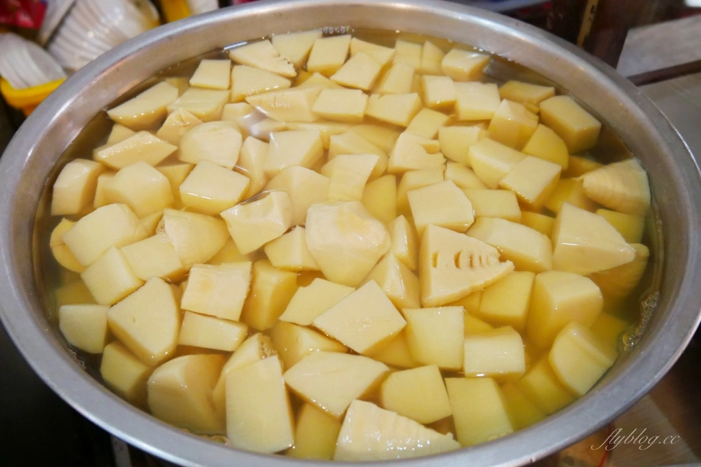 聞香下馬｜食尚玩家報導中了化骨綿掌的燜雞，苗栗苑裡必吃美食推薦 @飛天璇的口袋