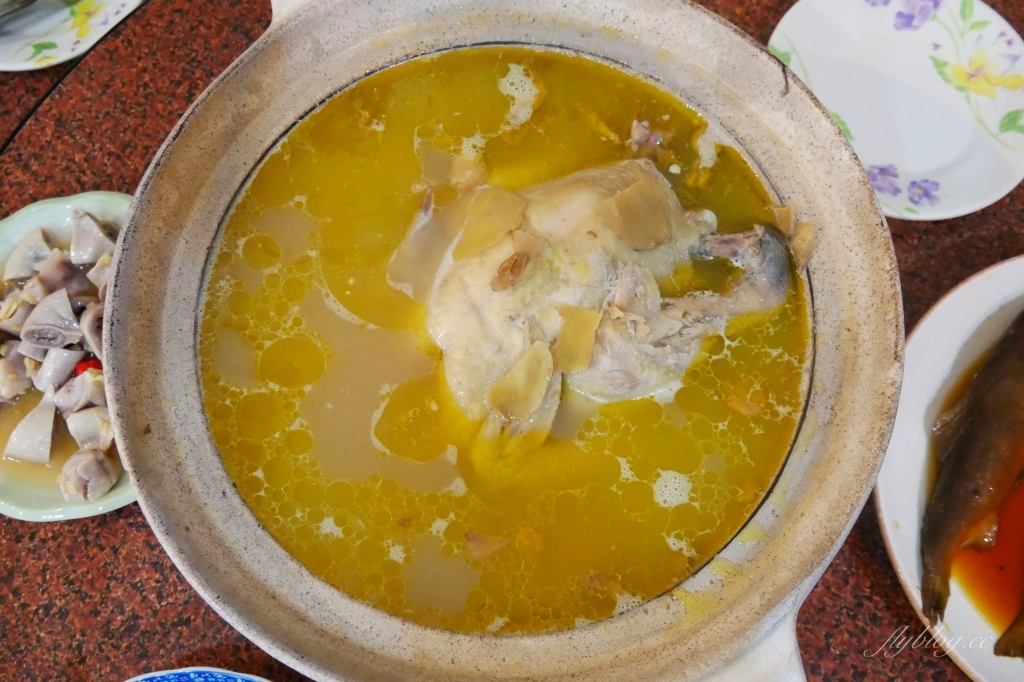 聞香下馬｜食尚玩家報導中了化骨綿掌的燜雞，苗栗苑裡必吃美食推薦 @飛天璇的口袋