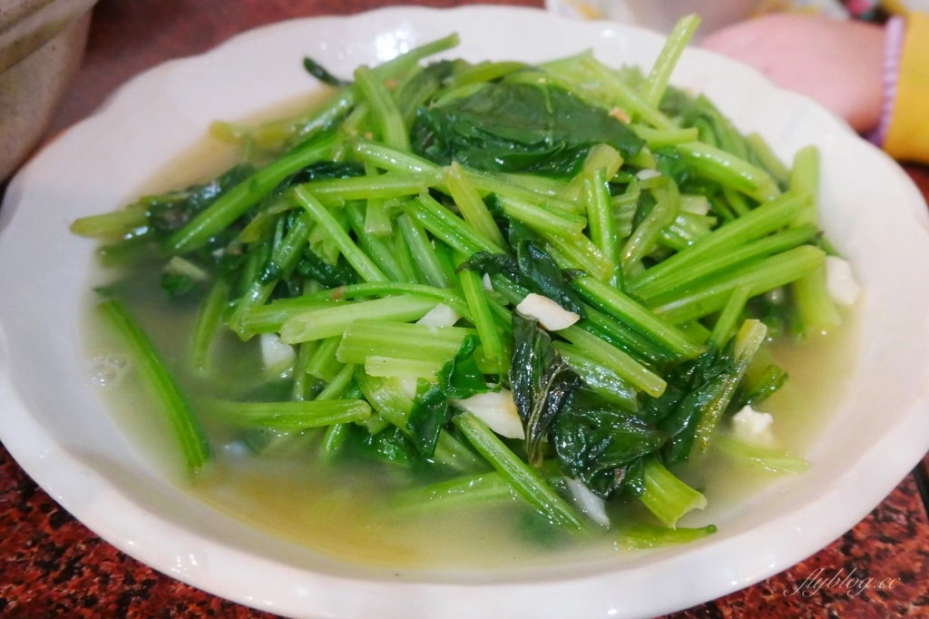 聞香下馬｜食尚玩家報導中了化骨綿掌的燜雞，苗栗苑裡必吃美食推薦 @飛天璇的口袋