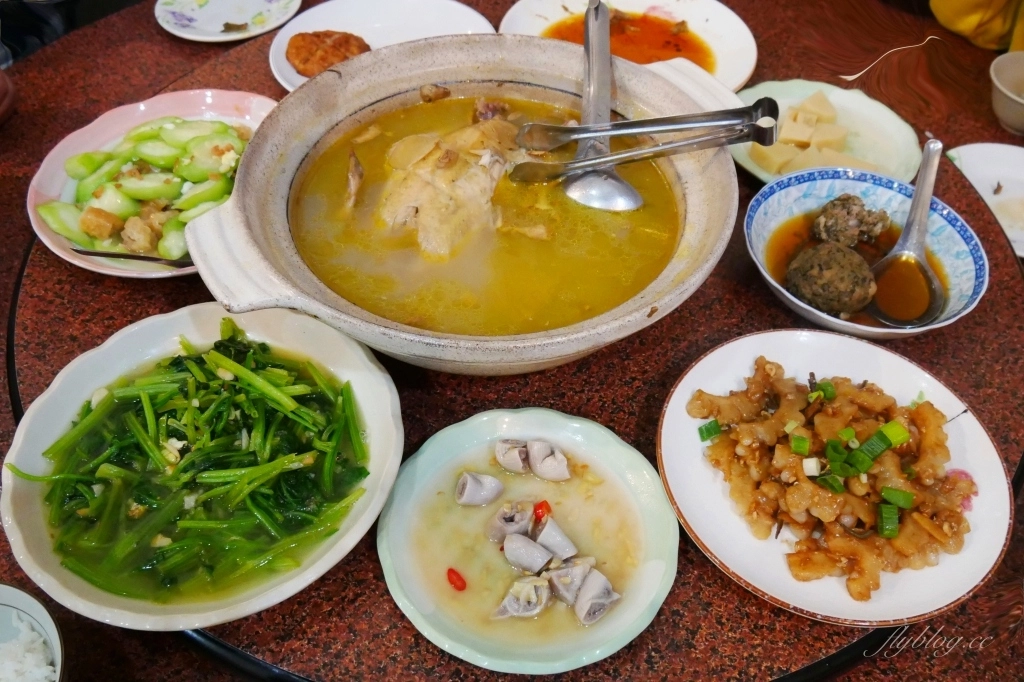 聞香下馬｜食尚玩家報導中了化骨綿掌的燜雞，苗栗苑裡必吃美食推薦 @飛天璇的口袋