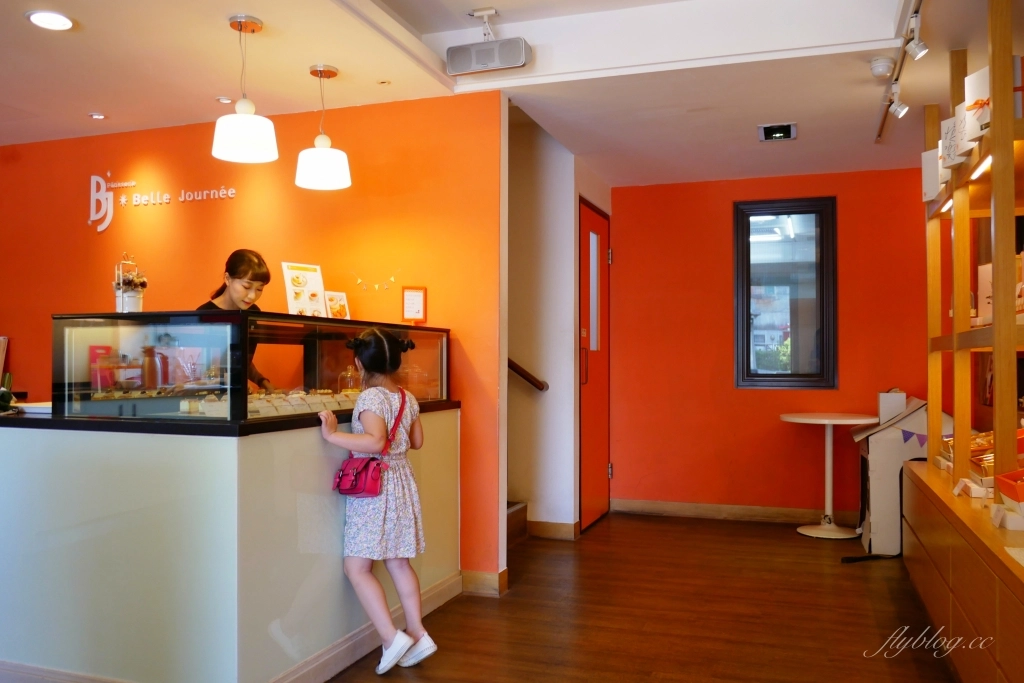 台中西區｜貝爵妮法式點心坊．精明商圈優質甜點店，舒芙蕾和厚鬆餅都好吃 @飛天璇的口袋