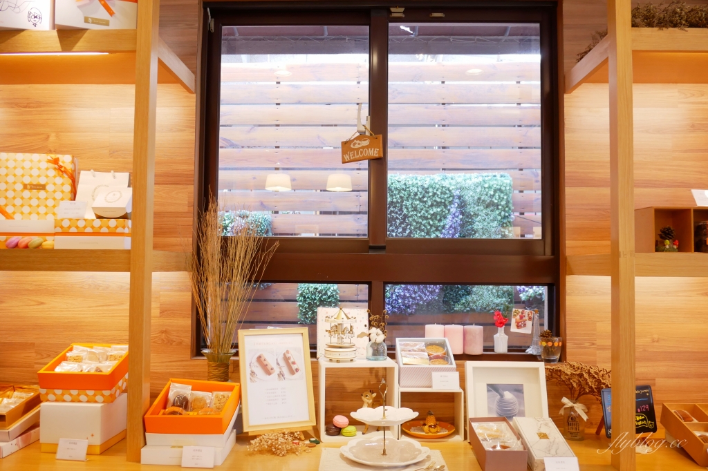 台中西區｜貝爵妮法式點心坊．精明商圈優質甜點店，舒芙蕾和厚鬆餅都好吃 @飛天璇的口袋