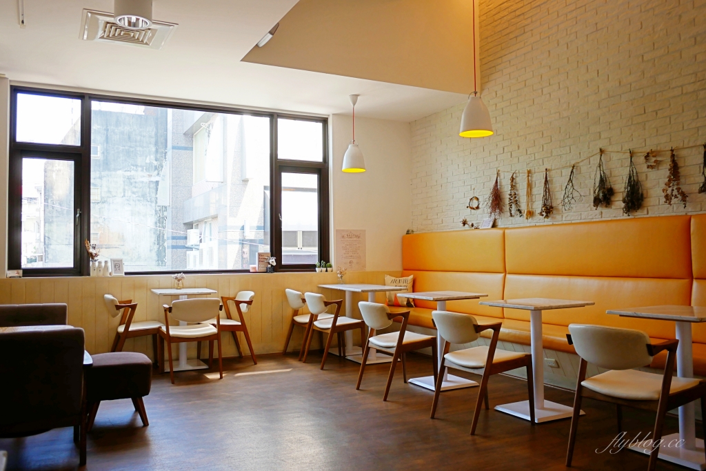 台中西區｜貝爵妮法式點心坊．精明商圈優質甜點店，舒芙蕾和厚鬆餅都好吃 @飛天璇的口袋