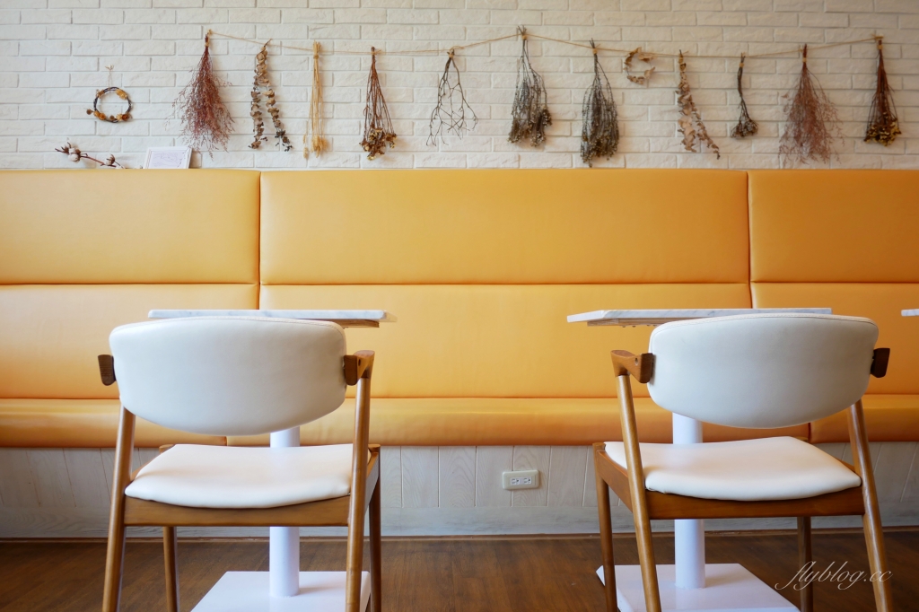 台中西區｜貝爵妮法式點心坊．精明商圈優質甜點店，舒芙蕾和厚鬆餅都好吃 @飛天璇的口袋