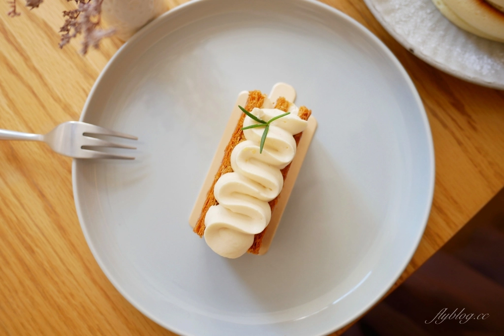 台中西區｜貝爵妮法式點心坊．精明商圈優質甜點店，舒芙蕾和厚鬆餅都好吃 @飛天璇的口袋