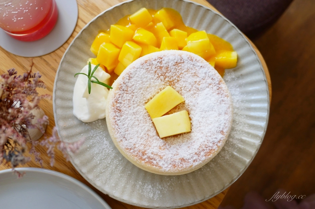 台中西區｜貝爵妮法式點心坊．精明商圈優質甜點店，舒芙蕾和厚鬆餅都好吃 @飛天璇的口袋