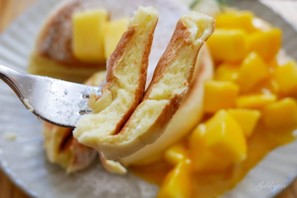 台中西區｜貝爵妮法式點心坊．精明商圈優質甜點店，舒芙蕾和厚鬆餅都好吃 @飛天璇的口袋