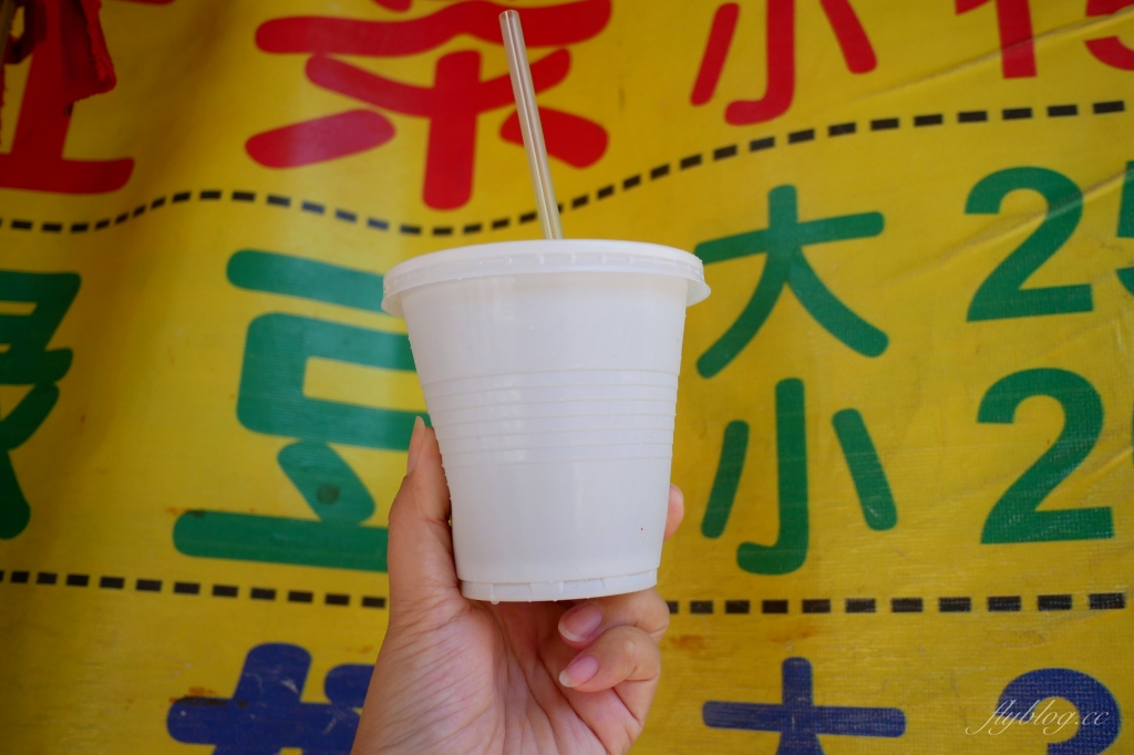 【台中豐原】橫街阿嬤紅茶攤：豐原在地50年的古早味，鐵桶碎冰紅茶綠豆沙搖搖冰 @飛天璇的口袋