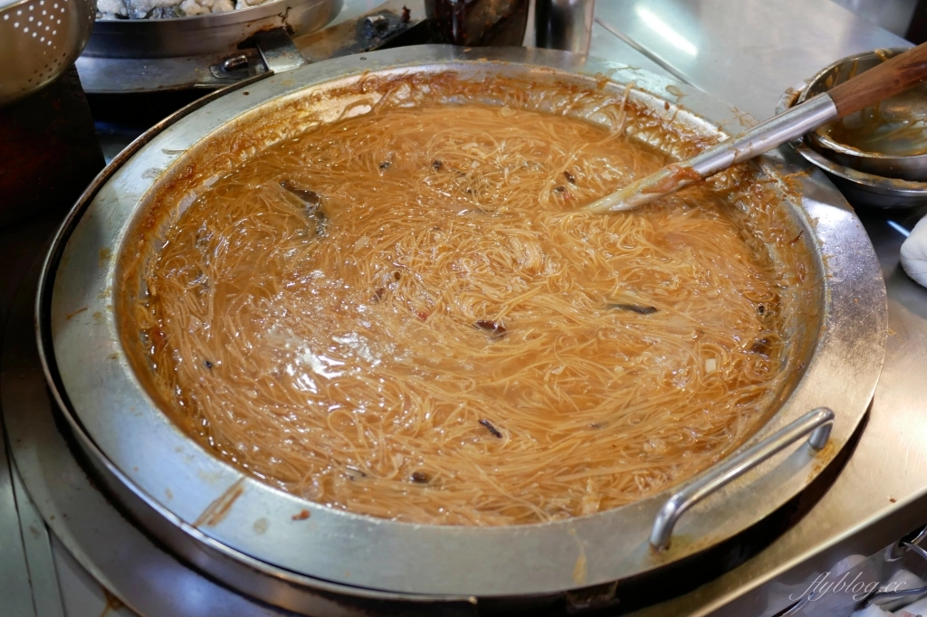 【台中豐原】正兆蚵仔煎：豐原廟東人氣美食，加了獨色花生醬料 @飛天璇的口袋