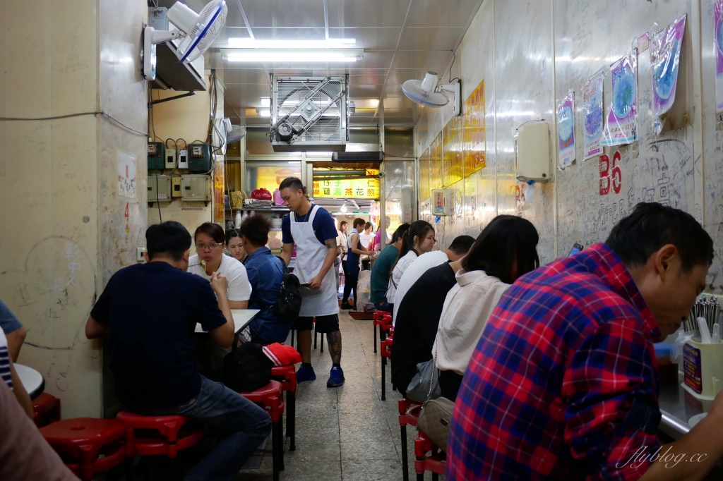 【台中豐原】正兆蚵仔煎：豐原廟東人氣美食，加了獨色花生醬料 @飛天璇的口袋