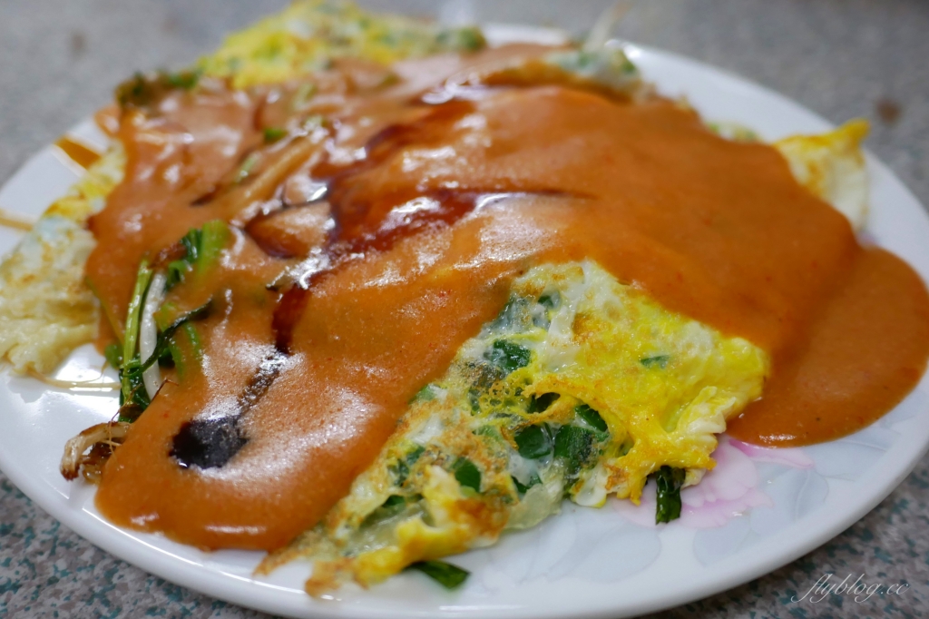 【台中豐原】正兆蚵仔煎：豐原廟東人氣美食，加了獨色花生醬料 @飛天璇的口袋