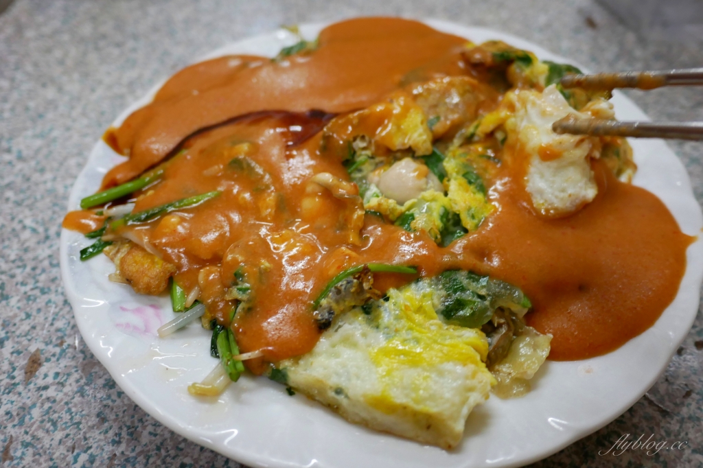 【台中豐原】正兆蚵仔煎：豐原廟東人氣美食，加了獨色花生醬料 @飛天璇的口袋