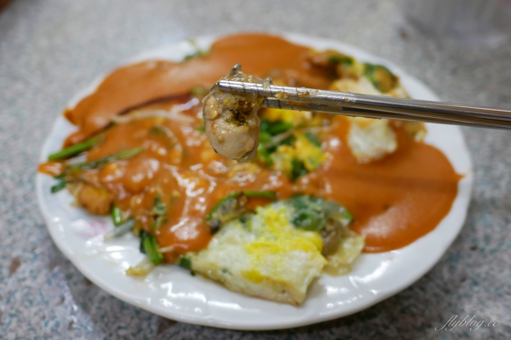 【台中豐原】正兆蚵仔煎：豐原廟東人氣美食，加了獨色花生醬料 @飛天璇的口袋