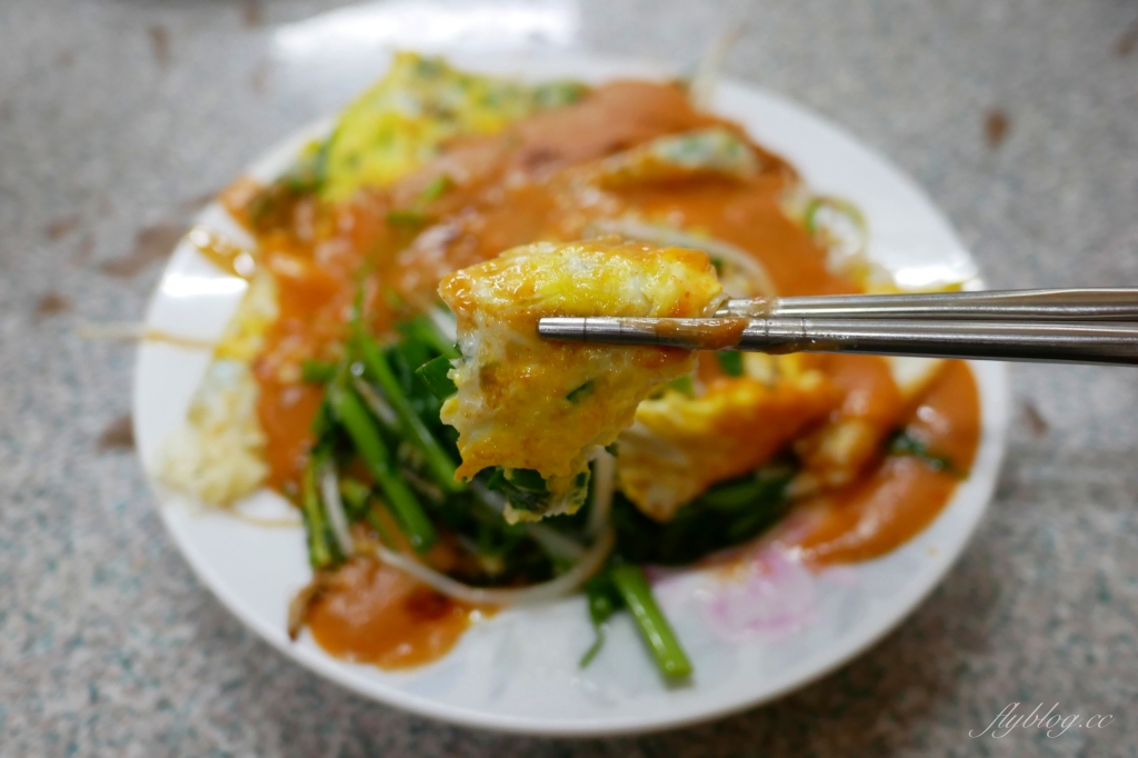 【台中豐原】正兆蚵仔煎：豐原廟東人氣美食，加了獨色花生醬料 @飛天璇的口袋