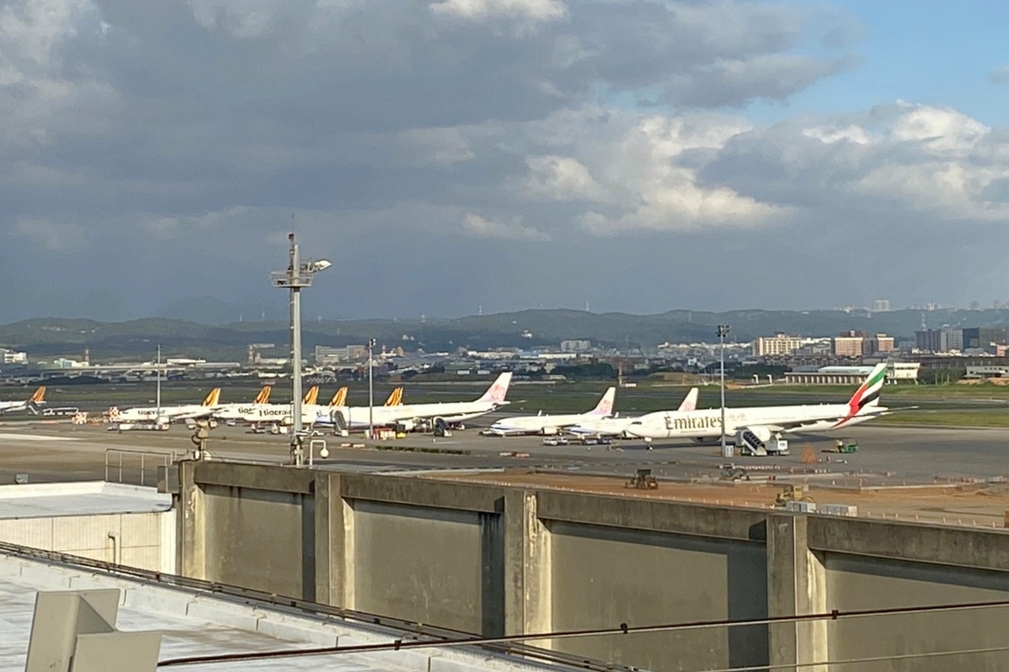 桃園大園｜桃園機場一日遊．出發吧！貴賓室美食x免稅店採購x機場總導覽 @飛天璇的口袋