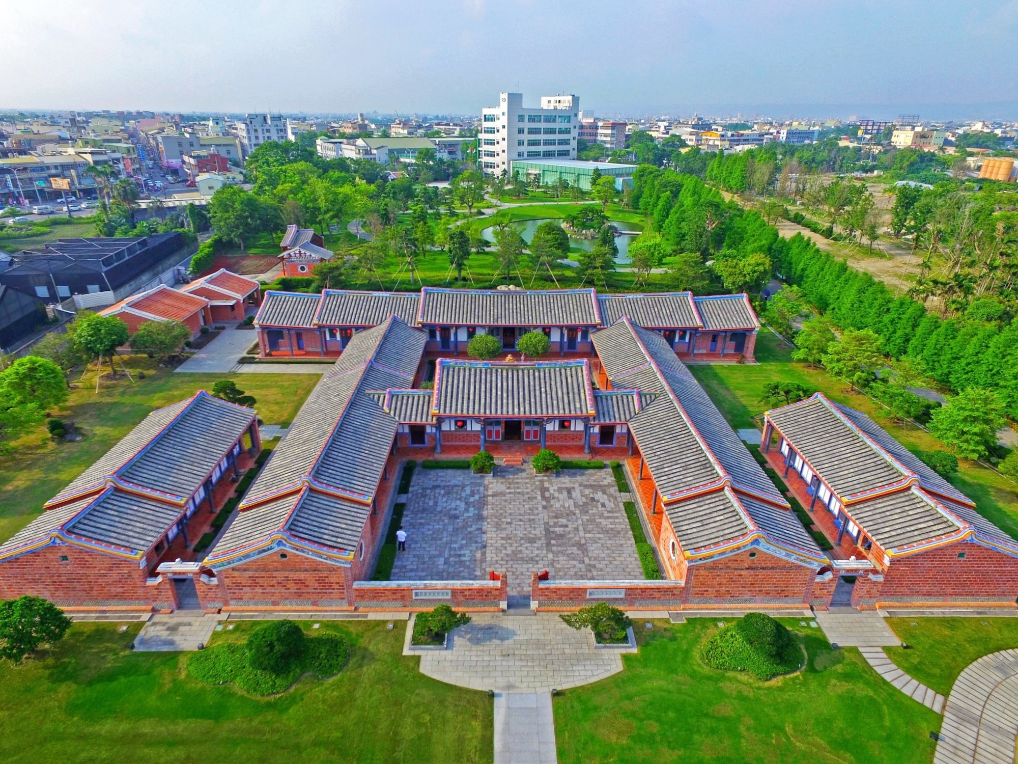 成美文化園｜占地3.5公頃成美文化園！台版兼六園、平地嘉明湖、落羽松大道 、百年三合院古厝 @飛天璇的口袋