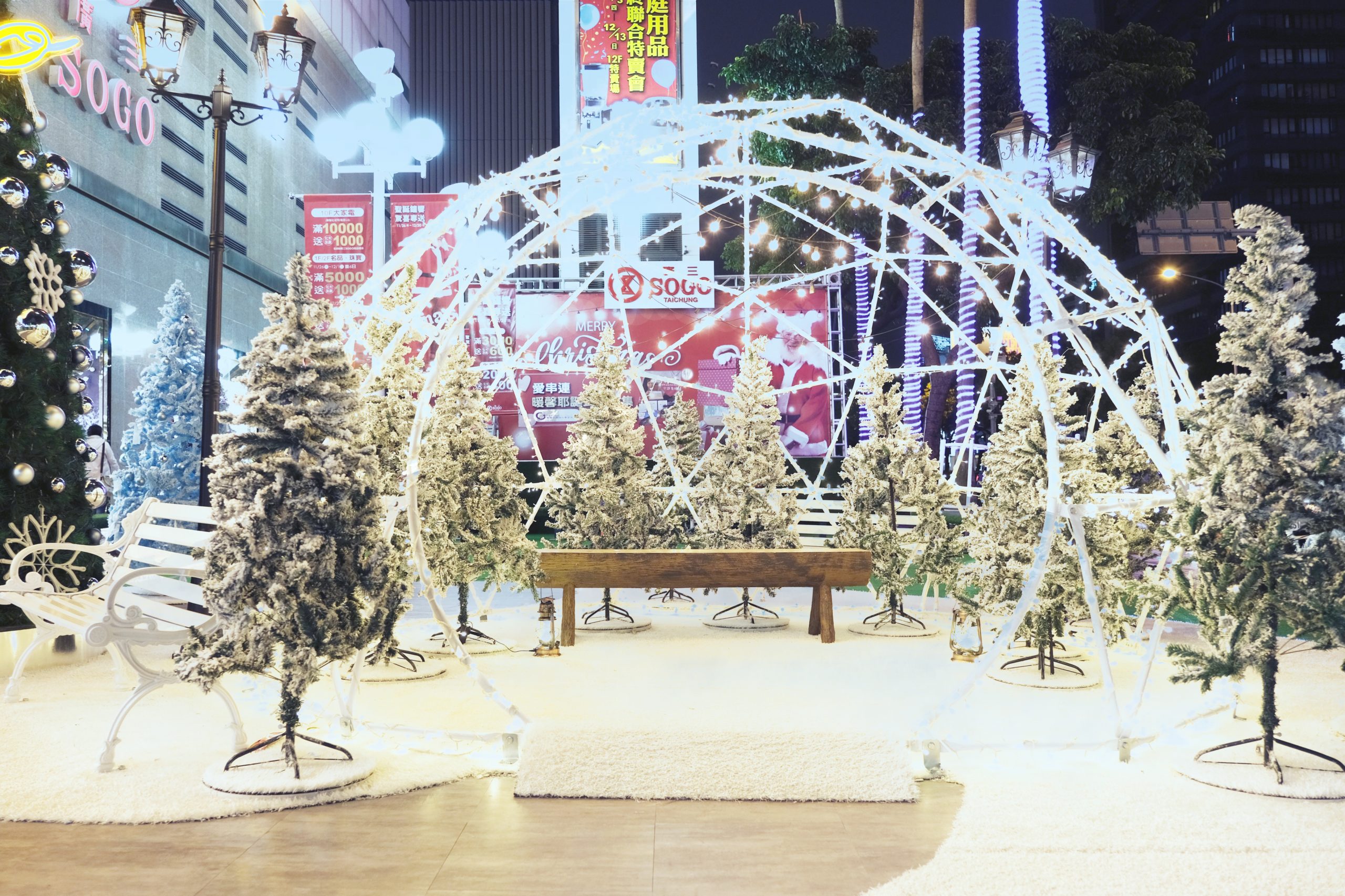 【台中西區】廣三SOGO百貨聖誕節裝置：浪漫的北歐雪景，期間限定11/27~1/10 @飛天璇的口袋