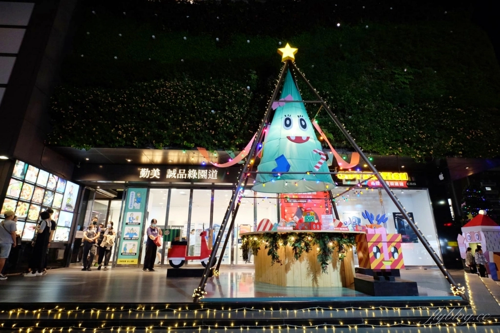 【台中西區】2020勤美誠品綠園道：勤美聖誕節裝置上場囉！還有祝福飛行機-聖誕明信片寄送站的服務 @飛天璇的口袋