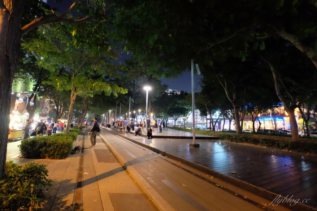 【台中西區】2020勤美誠品綠園道：勤美聖誕節裝置上場囉！還有祝福飛行機-聖誕明信片寄送站的服務 @飛天璇的口袋