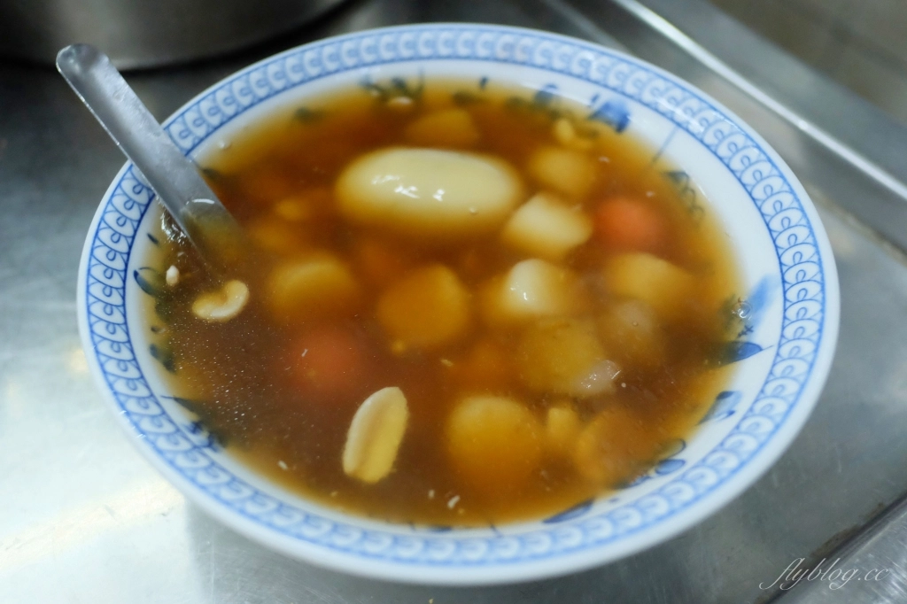 嘉義東區｜東市國棟湯圓．粉條冰、甜米糕，嘉義東市場60年老字號美食 @飛天璇的口袋