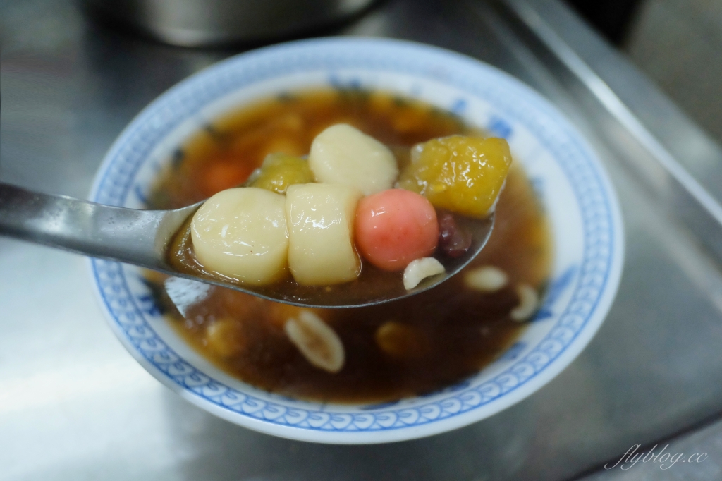 嘉義東區｜東市國棟湯圓．粉條冰、甜米糕，嘉義東市場60年老字號美食 @飛天璇的口袋