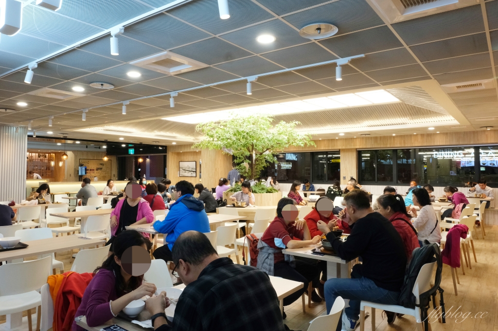 【台中中區】台中車站：鐵鹿大街12/6開幕！聖誕樹裝罝上場 X 鐵道躲貓貓 X 開幕各項優惠 @飛天璇的口袋