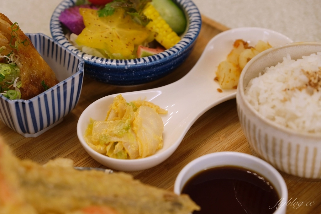 台中東區｜羽笠食事．Google 4.4顆星的好評，充滿日本酒場氛圍的日本料理店 @飛天璇的口袋