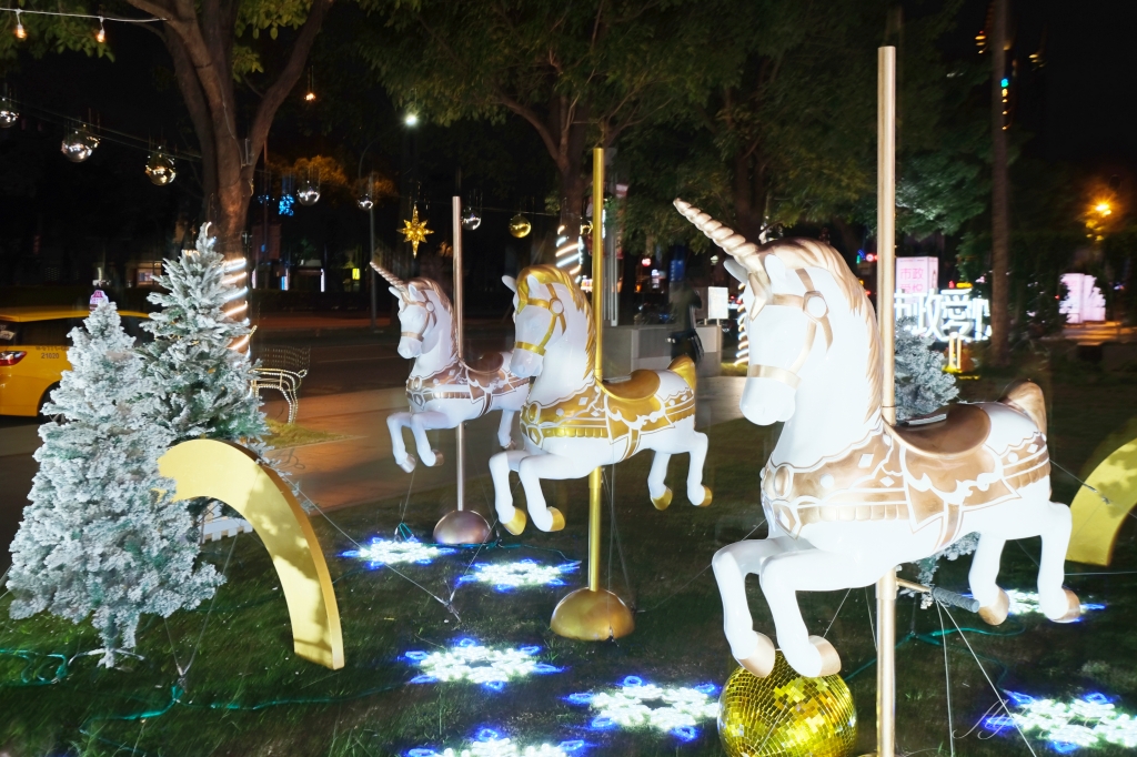 【台中西屯】北歐夢奇境聖誕樂園~2020台中大遠百聖誕節裝置，5大遊樂設施喚起童心 @飛天璇的口袋