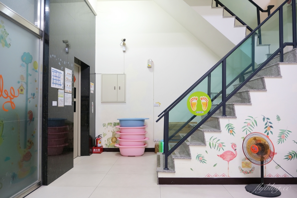 黃色風箏 Yellow Kite｜台南親子民宿推薦，溜滑梯主題套房，還有特約停車場 @飛天璇的口袋