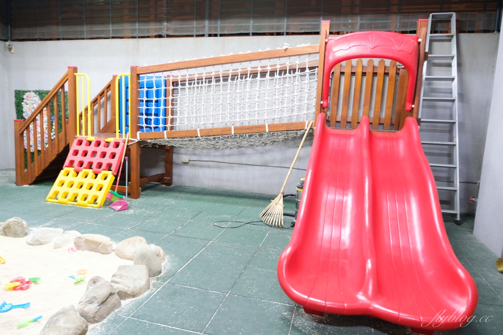 黃色風箏 Yellow Kite｜台南親子民宿推薦，溜滑梯主題套房，還有特約停車場 @飛天璇的口袋