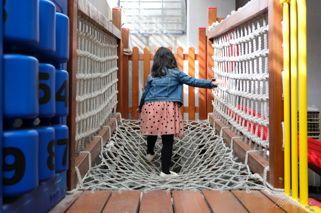 黃色風箏 Yellow Kite｜台南親子民宿推薦，溜滑梯主題套房，還有特約停車場 @飛天璇的口袋