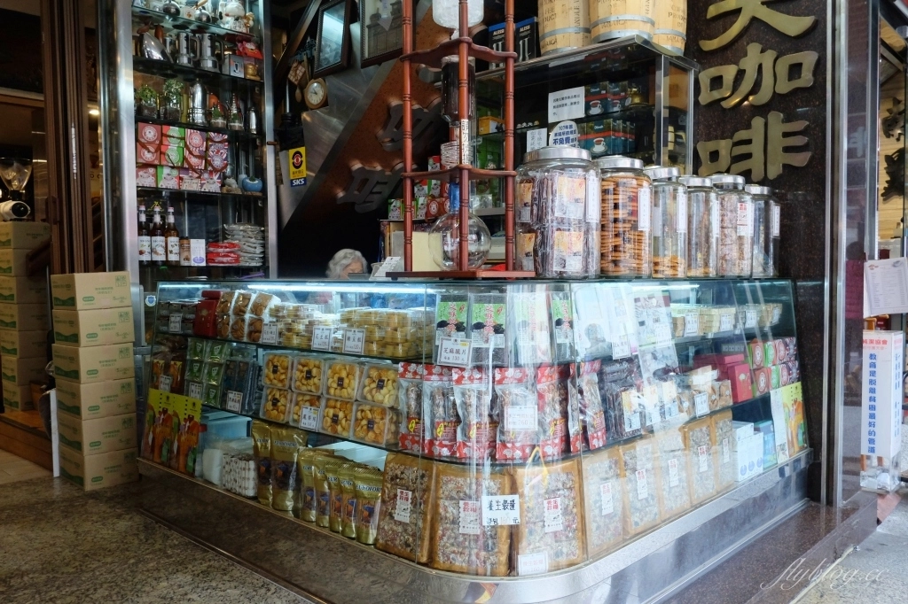 台北萬華｜蜂大咖啡，西門町老字號咖啡館，早餐限定套餐CP值高，還有必點美味合桃酥 @飛天璇的口袋