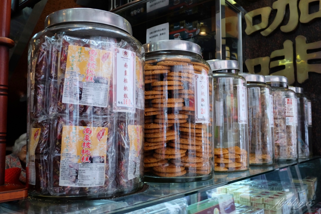 台北萬華｜蜂大咖啡，西門町老字號咖啡館，早餐限定套餐CP值高，還有必點美味合桃酥 @飛天璇的口袋