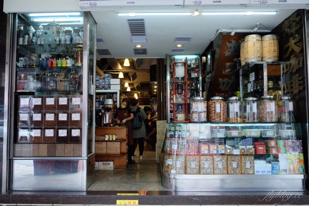 台北萬華｜蜂大咖啡，西門町老字號咖啡館，早餐限定套餐CP值高，還有必點美味合桃酥 @飛天璇的口袋