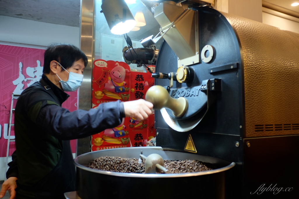 台北萬華｜蜂大咖啡，西門町老字號咖啡館，早餐限定套餐CP值高，還有必點美味合桃酥 @飛天璇的口袋