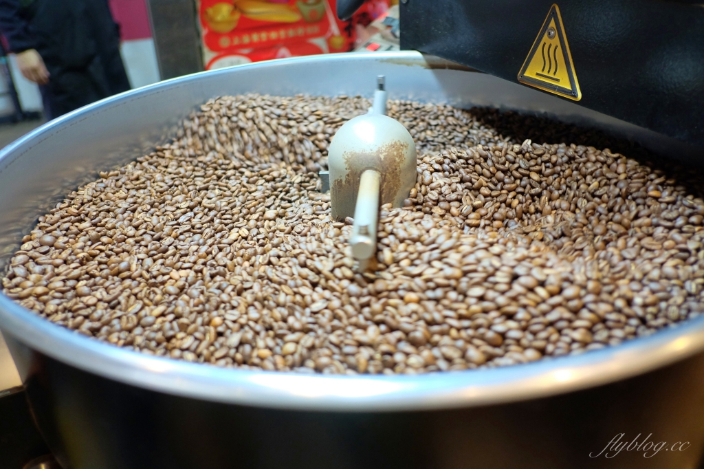 台北萬華｜蜂大咖啡，西門町老字號咖啡館，早餐限定套餐CP值高，還有必點美味合桃酥 @飛天璇的口袋