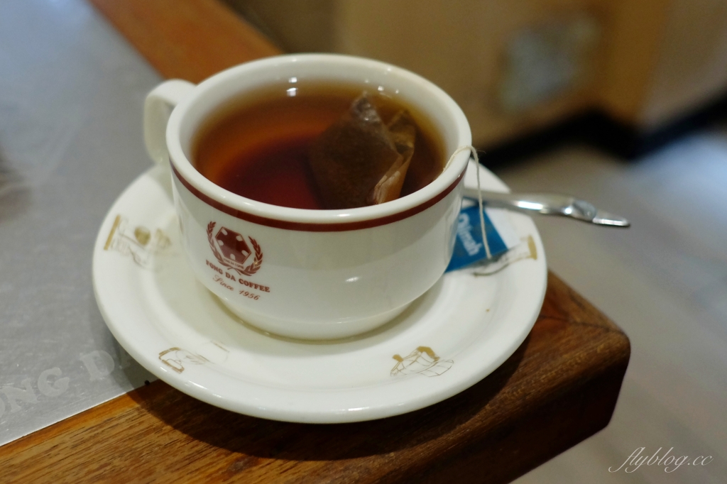 台北萬華｜蜂大咖啡，西門町老字號咖啡館，早餐限定套餐CP值高，還有必點美味合桃酥 @飛天璇的口袋