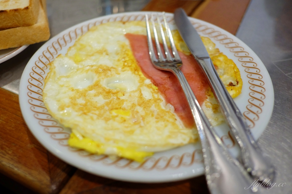 台北萬華｜蜂大咖啡，西門町老字號咖啡館，早餐限定套餐CP值高，還有必點美味合桃酥 @飛天璇的口袋
