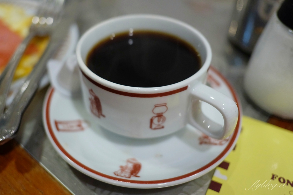 台北萬華｜蜂大咖啡，西門町老字號咖啡館，早餐限定套餐CP值高，還有必點美味合桃酥 @飛天璇的口袋