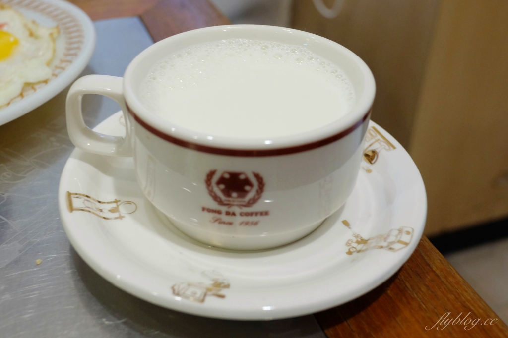 台北萬華｜蜂大咖啡，西門町老字號咖啡館，早餐限定套餐CP值高，還有必點美味合桃酥 @飛天璇的口袋