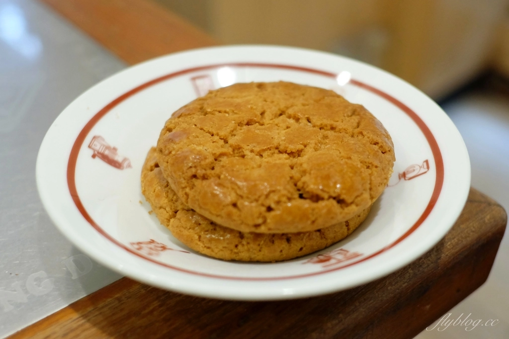 台北萬華｜蜂大咖啡，西門町老字號咖啡館，早餐限定套餐CP值高，還有必點美味合桃酥 @飛天璇的口袋