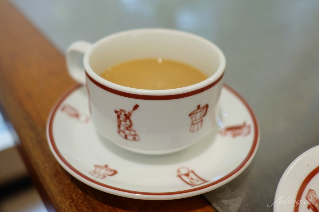 台北萬華｜蜂大咖啡，西門町老字號咖啡館，早餐限定套餐CP值高，還有必點美味合桃酥 @飛天璇的口袋