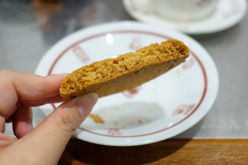 台北萬華｜蜂大咖啡，西門町老字號咖啡館，早餐限定套餐CP值高，還有必點美味合桃酥 @飛天璇的口袋