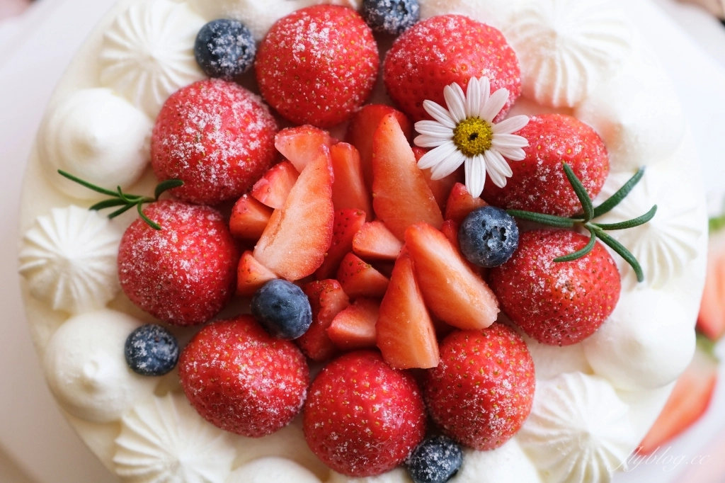 台中潭子｜太陽雨甜點工作室  S&R Cake house，季節限定草莓芒果蛋糕，Google4.9顆星甜點工作室 @飛天璇的口袋