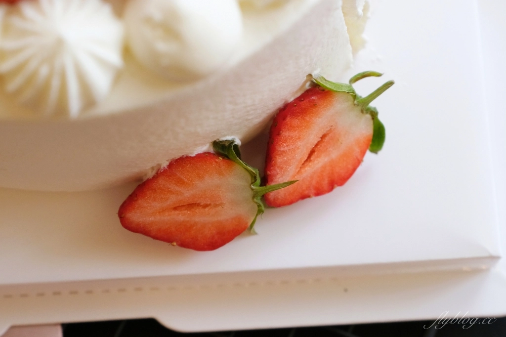 台中潭子｜太陽雨甜點工作室  S&R Cake house，季節限定草莓芒果蛋糕，Google4.9顆星甜點工作室 @飛天璇的口袋