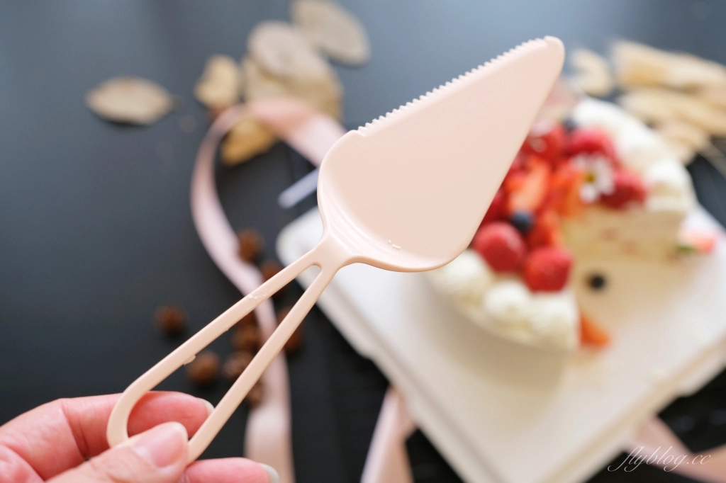 台中潭子｜太陽雨甜點工作室  S&R Cake house，季節限定草莓芒果蛋糕，Google4.9顆星甜點工作室 @飛天璇的口袋