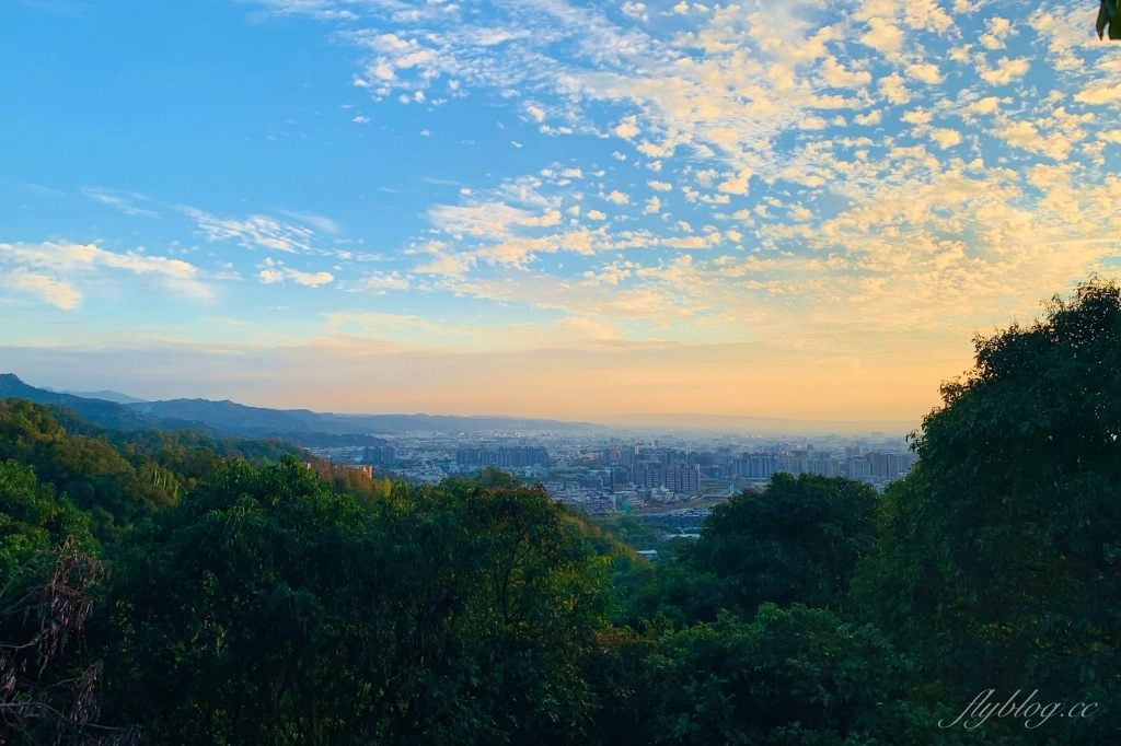 台中北屯｜大坑9號步道．觀音亭休憩平台開放了，遠眺山林綠意和台中市景 @飛天璇的口袋